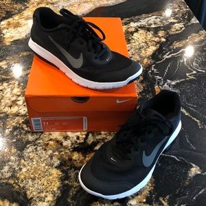 Nike women’s Flex Experience RN 4 sz 11 Like new!